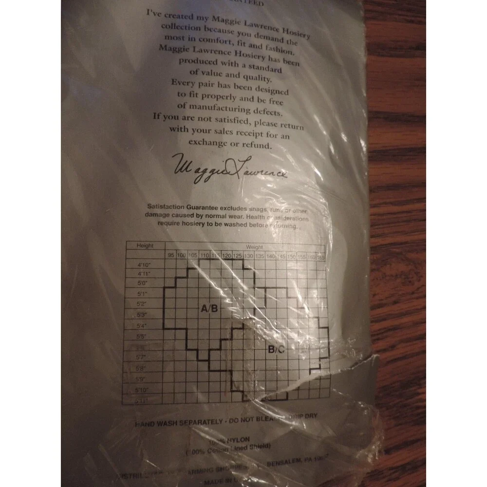 Maggie Lawrence HOSIERY DAY SHEER NYLON PANTYHOSE SOFT BEIGE SIZE B / C